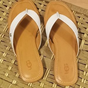 NWOT - UGG sandals flip flops